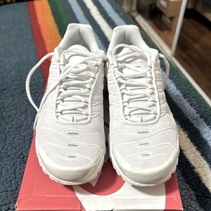 Women’s air max plus white
